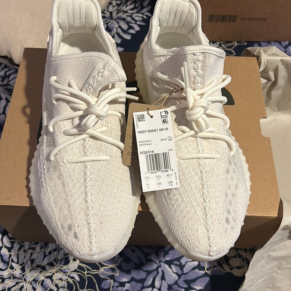 Brand New Yeezy 350 Bone size 11